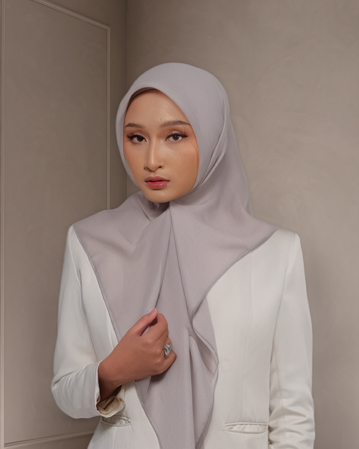 VOGUE PREMIUM SQUARE PASTEL GREY